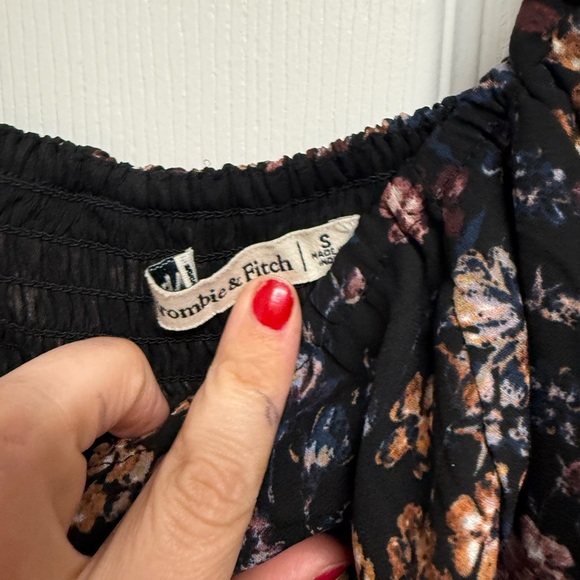 Floral Black Women's Top-small - Picture 2 of 2